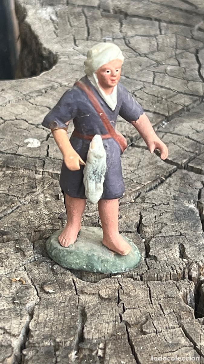 Figuras de Bel&eacute;n: Figura barro Bel&eacute;n antigua hombre con liebre turbante cazador ofrenda cacharreria murcia