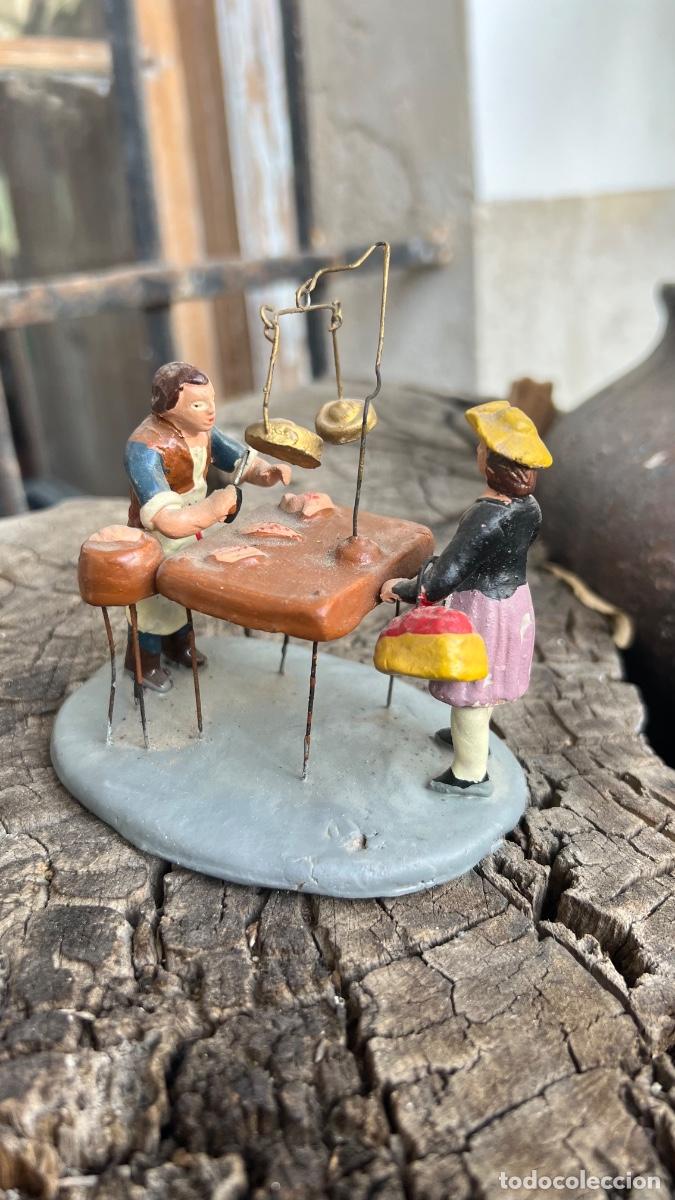 Figuras de Bel&eacute;n: Figura barro Bel&eacute;n antigua carnicero b&aacute;scula mujer comprando b&aacute;scula corta carne cacharreria murcia