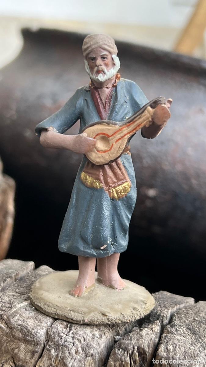 Figuras de Bel&eacute;n: Figura barro Bel&eacute;n antigua hombre turbante toca la&uacute;d cacharreria murcia