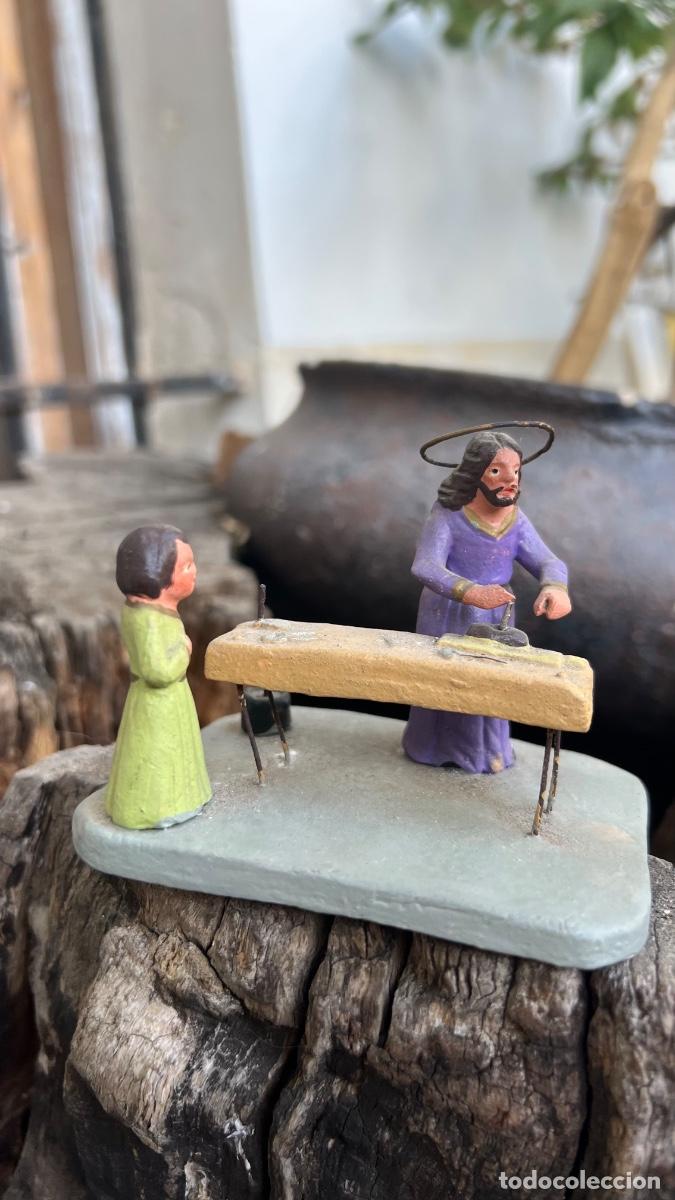 Figuras de Bel&eacute;n: Figura barro Bel&eacute;n antigua San Jos&eacute; carpinter trabajando banco ni&ntilde;o Jes&uacute;s observa cacharreria murcia