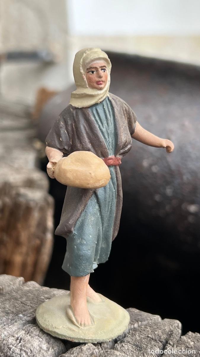 Figuras de Bel&eacute;n: Figura barro Bel&eacute;n antigua mujer turbante ofrenda hogaza pan cacharreria Murcia