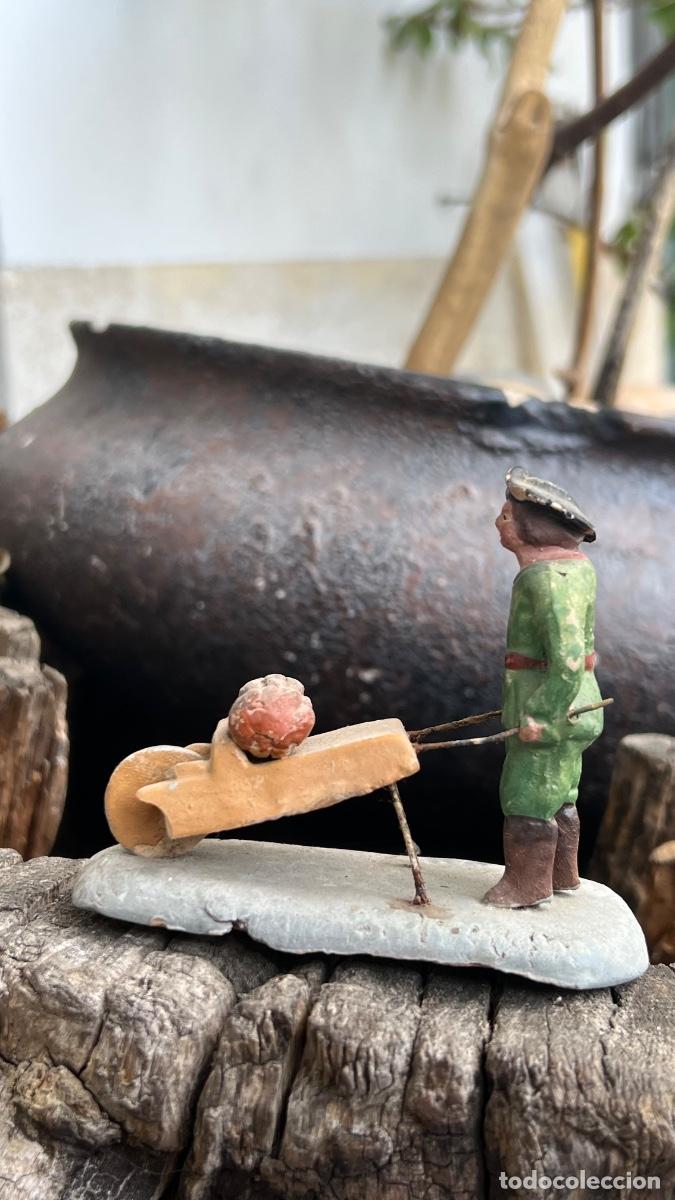 Figuras de Bel&eacute;n: Figura barro Bel&eacute;n antigua carretillero hombre carretilla fardo le&ntilde;a cacharreria Murcia