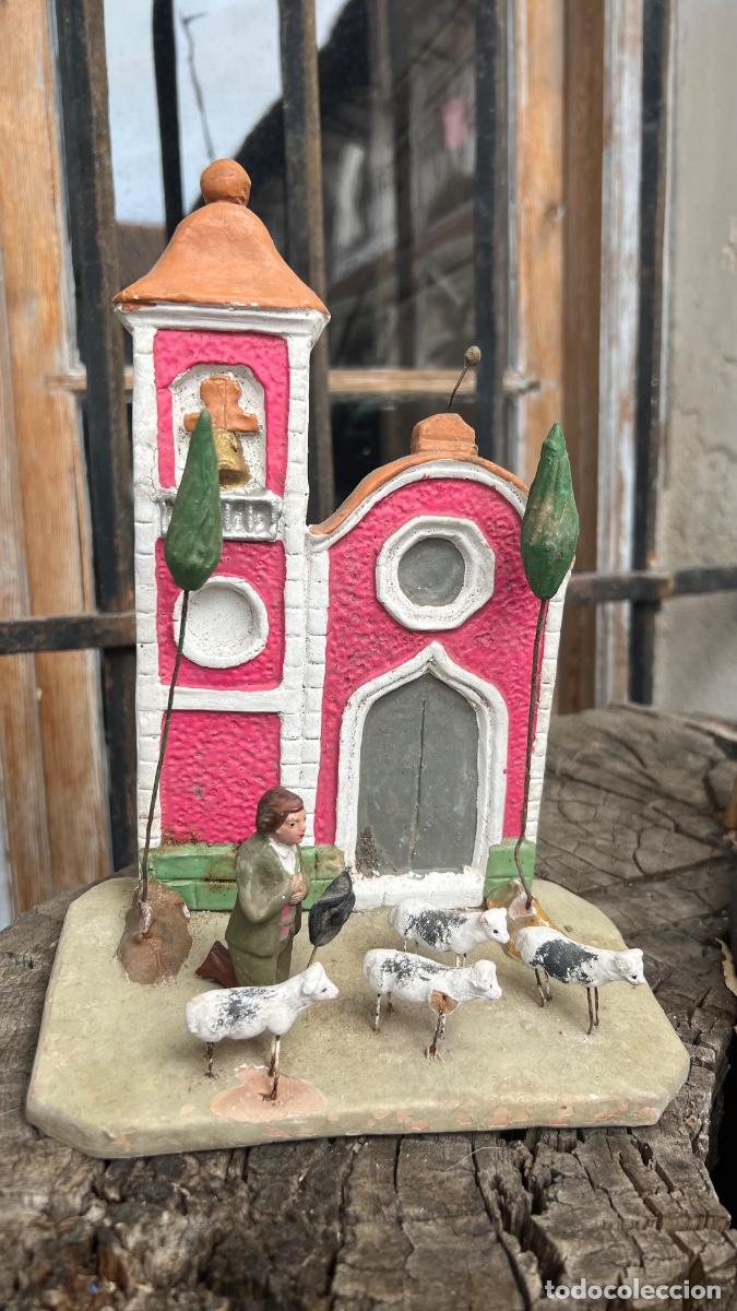 Figuras de Bel&eacute;n: Figura barro Bel&eacute;n antigua hombre pastor rodillas orando 4 ovejas iglesia grande cacharreria Murcia