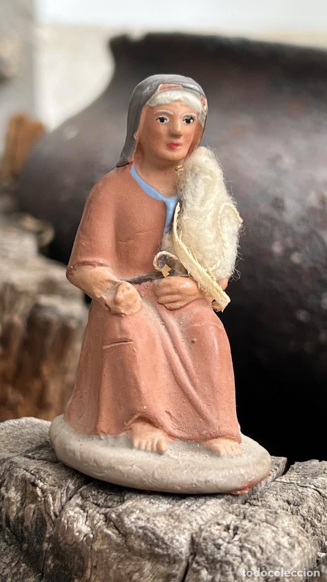Figuras de Bel&eacute;n: Figura barro Bel&eacute;n antigua mujer hilando hilandera cacharreria Murcia