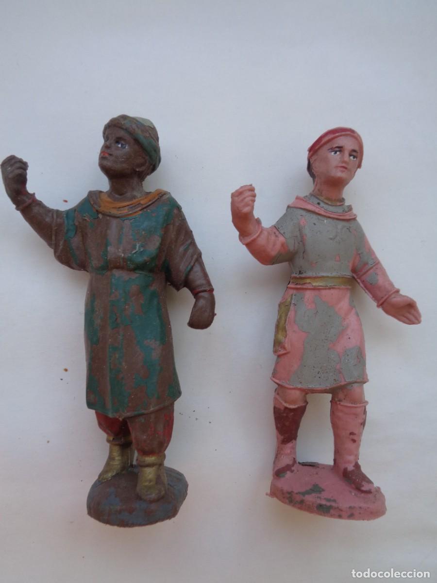 Figuras de Bel&eacute;n: LOTE DE FIGURAS ANTIGUAS DE PLASTICO DEL BELEN : 2 PAJES DE LOS REYES MAGOS