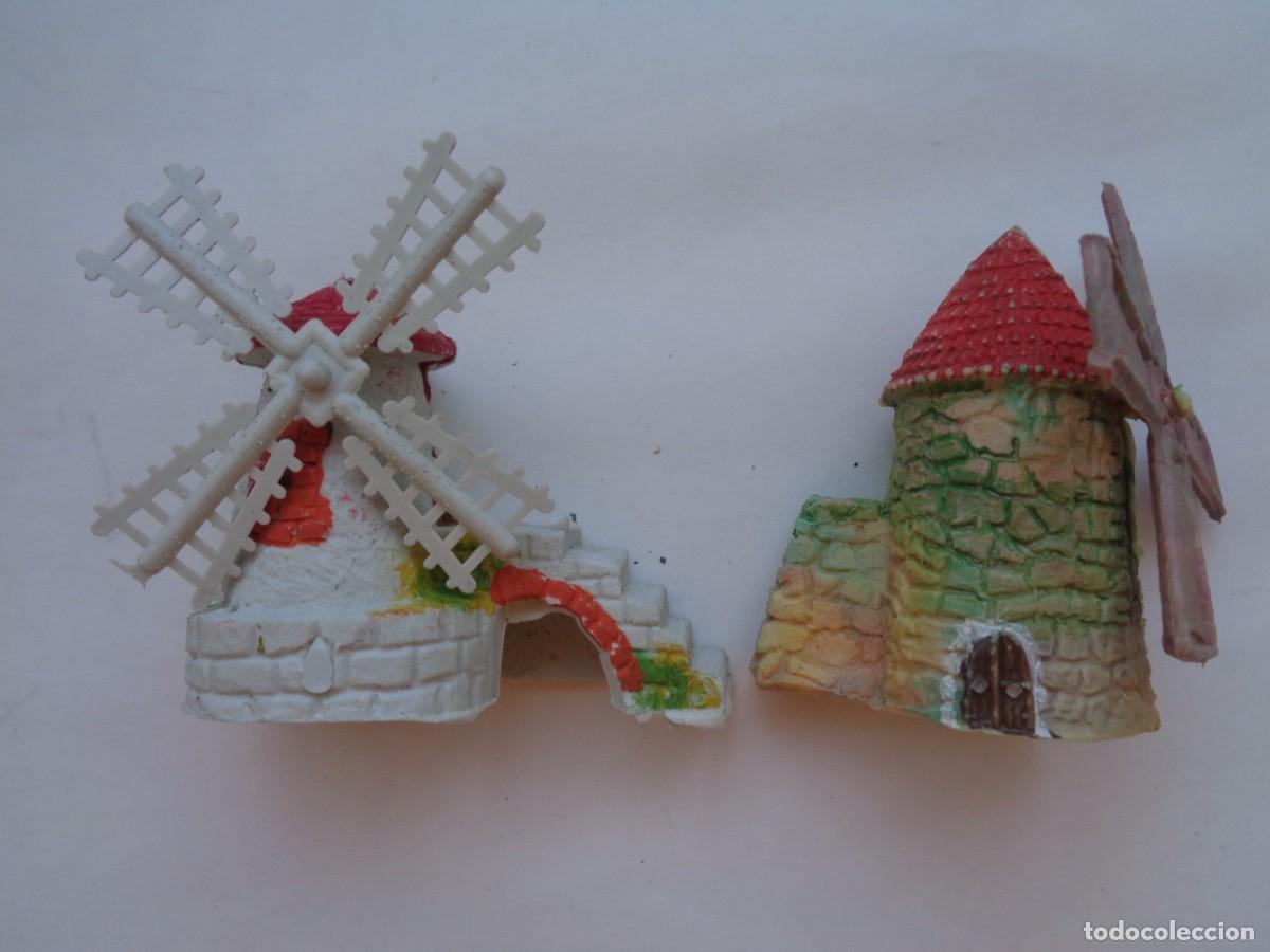 Figuras de Bel&eacute;n: LOTE DE 2 ANTIGUAS FIGURAS DE PLASTICO DEL BELEN : PEQUE&Ntilde;OS MOLINOS