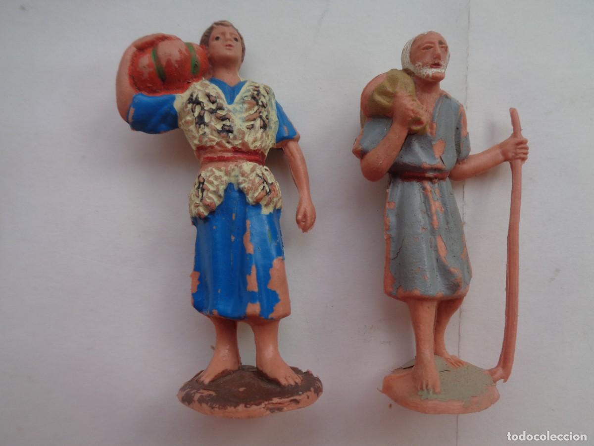 Figuras de Bel&eacute;n: LOTE 2 ANTIGUAS FIGURAS DE PLASTICO DEL BELEN : PASTOR HEBREO PORTANDO UNA CALABAZA Y OTRO CON SACO