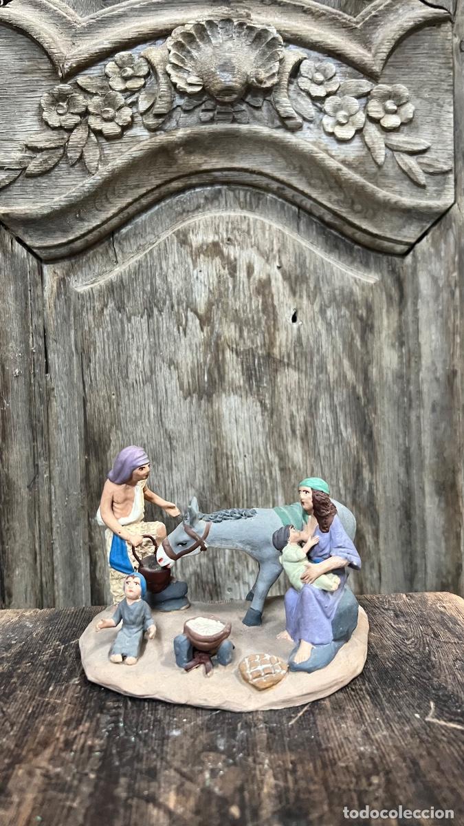 Figuras de Bel&eacute;n: Figura barro Bel&eacute;n antigua familia 2 ni&ntilde;os madre da pecho burro comida cacharrer&iacute;a Murcia 9x14cms