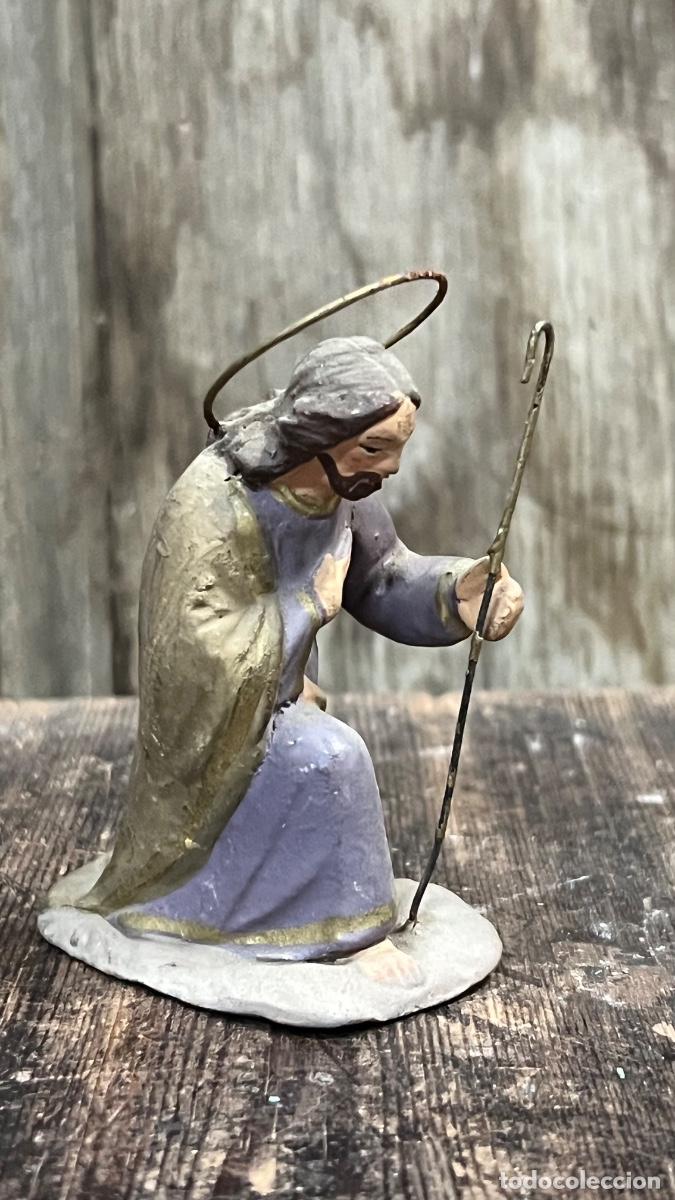Figuras de Bel&eacute;n: Figura barro Bel&eacute;n antigua San Jos&eacute; arrodillado cacharrer&iacute;a Murcia 9,5cms