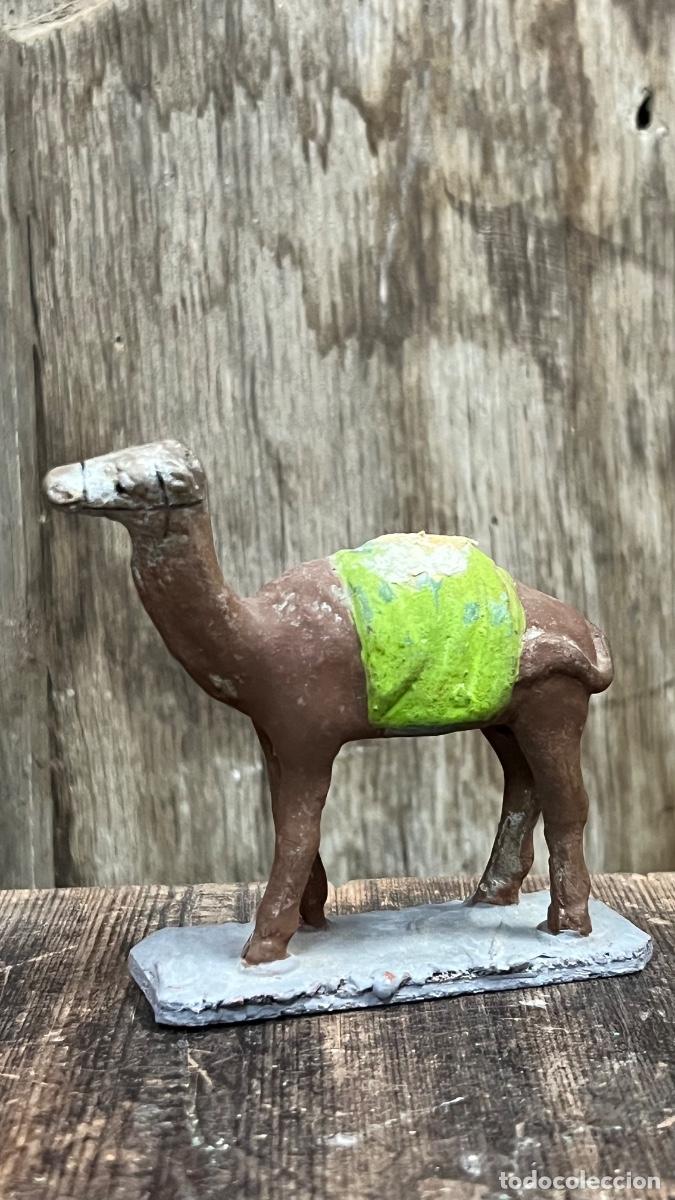 Figuras de Bel&eacute;n: Figura barro Bel&eacute;n antigua dromedario base madera cacharrer&iacute;a Murcia