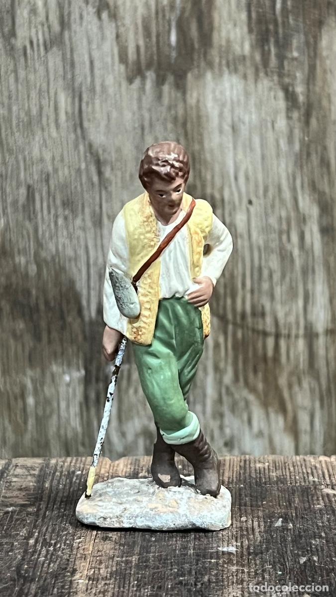 Figuras de Bel&eacute;n: Figura barro Bel&eacute;n antigua pastor pelliza reposando apoyado vara piernas cruzadas cacharrer&iacute;a Murcia