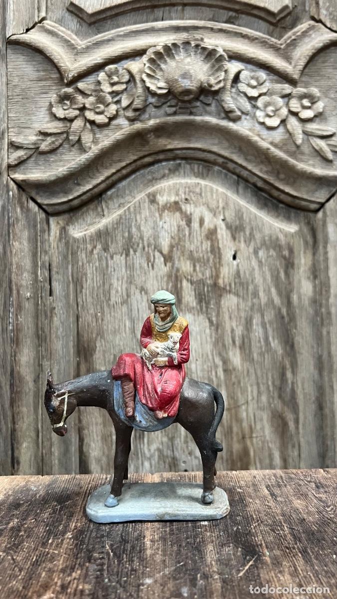 Figuras de Bel&eacute;n: Figura barro Bel&eacute;n antigua hombre turbante mula ofrenda lechal cacharrer&iacute;a Murcia
