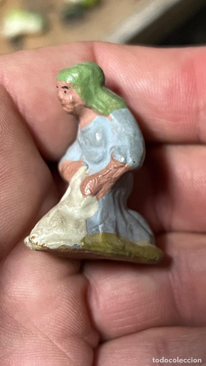 Figuras de Bel&eacute;n: Figura barro Bel&eacute;n antigua mujer lavando lavandera cacharrer&iacute;a Murcia