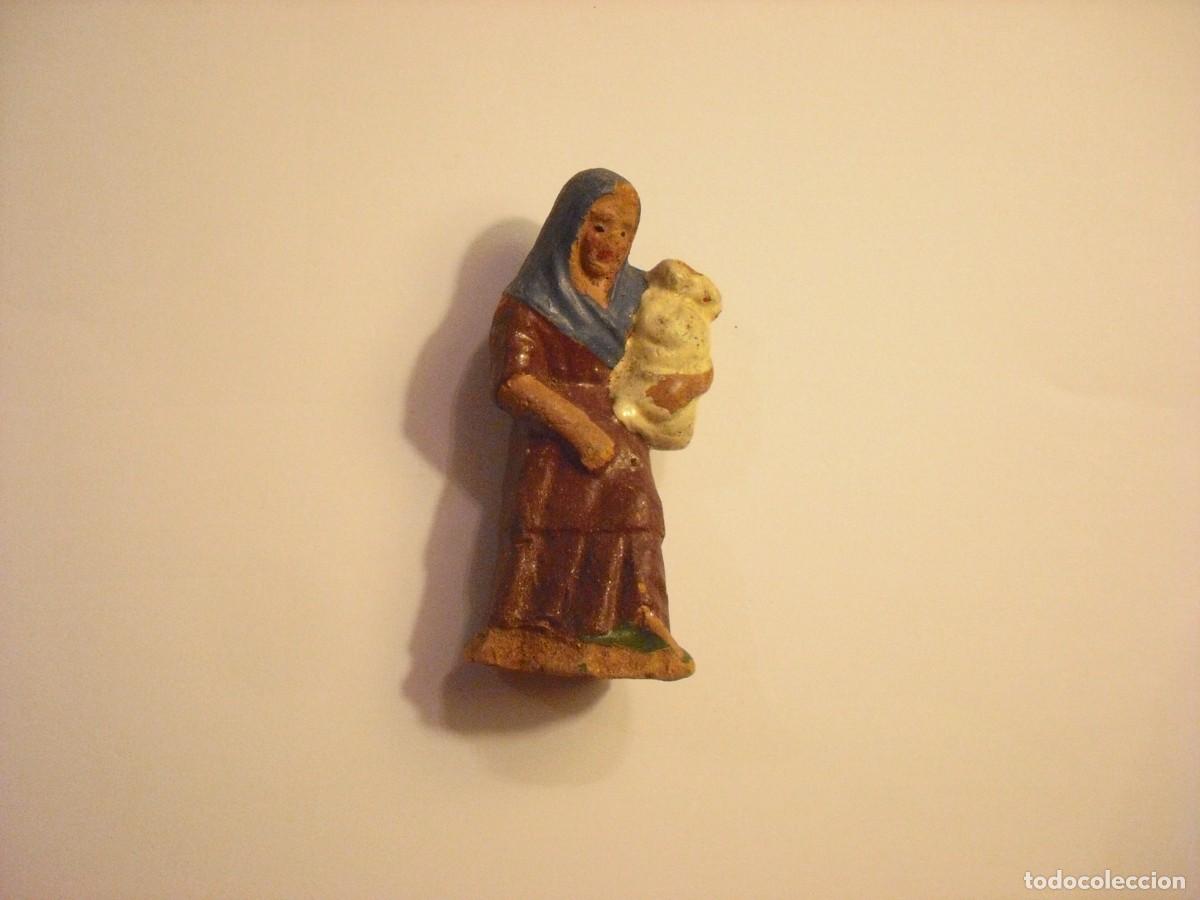 Statuine di Presepe: ANTIGUA FIGURA DE PASTORA PARA BELEN, TERRACOTA PINTADA A MANO . 8 CM