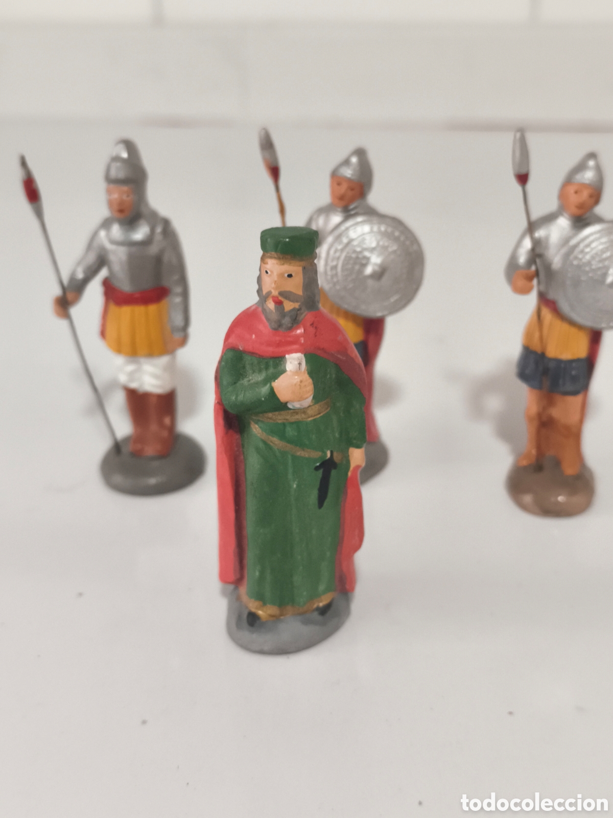 Figuras de Bel&eacute;n: Conjunto de 3 soldados y Herodes de barro cocido policromado en perfecto estado
