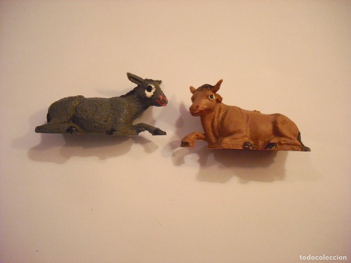 Figuras de Bel&eacute;n: ANTIGUAS FIGURAS DE BUEY Y MULA DEL BELEN EN PLASTICO DURO . 7 CM