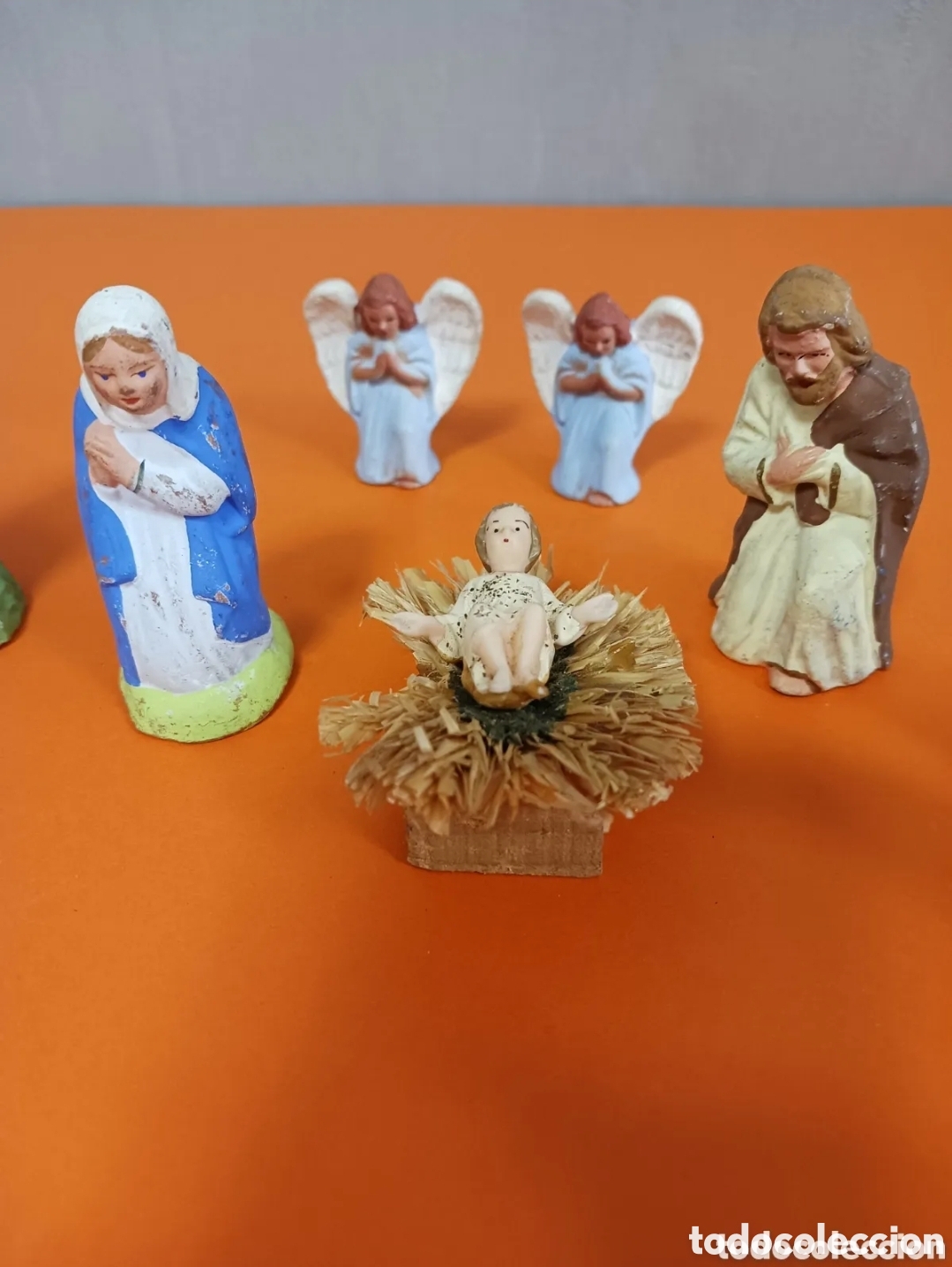 Figures of Bethlehem: Lote de figuras de belen, de pl&aacute;stico y barro o arcilla.