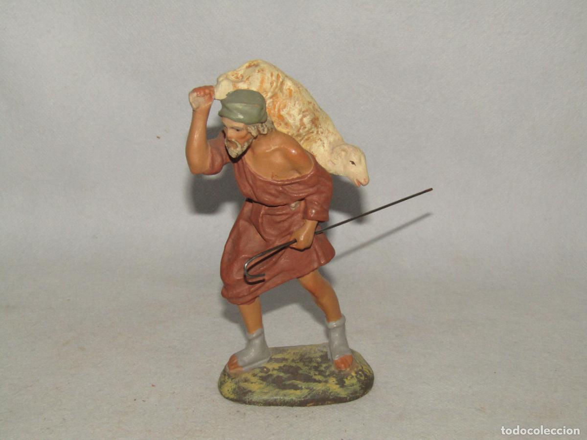 Figuras de Bel&eacute;n: Antigua Figura de Bel&eacute;n PASTOR ADORACI&Oacute;N en Estuco Policromado y Base de Madera Manufactura de Olot