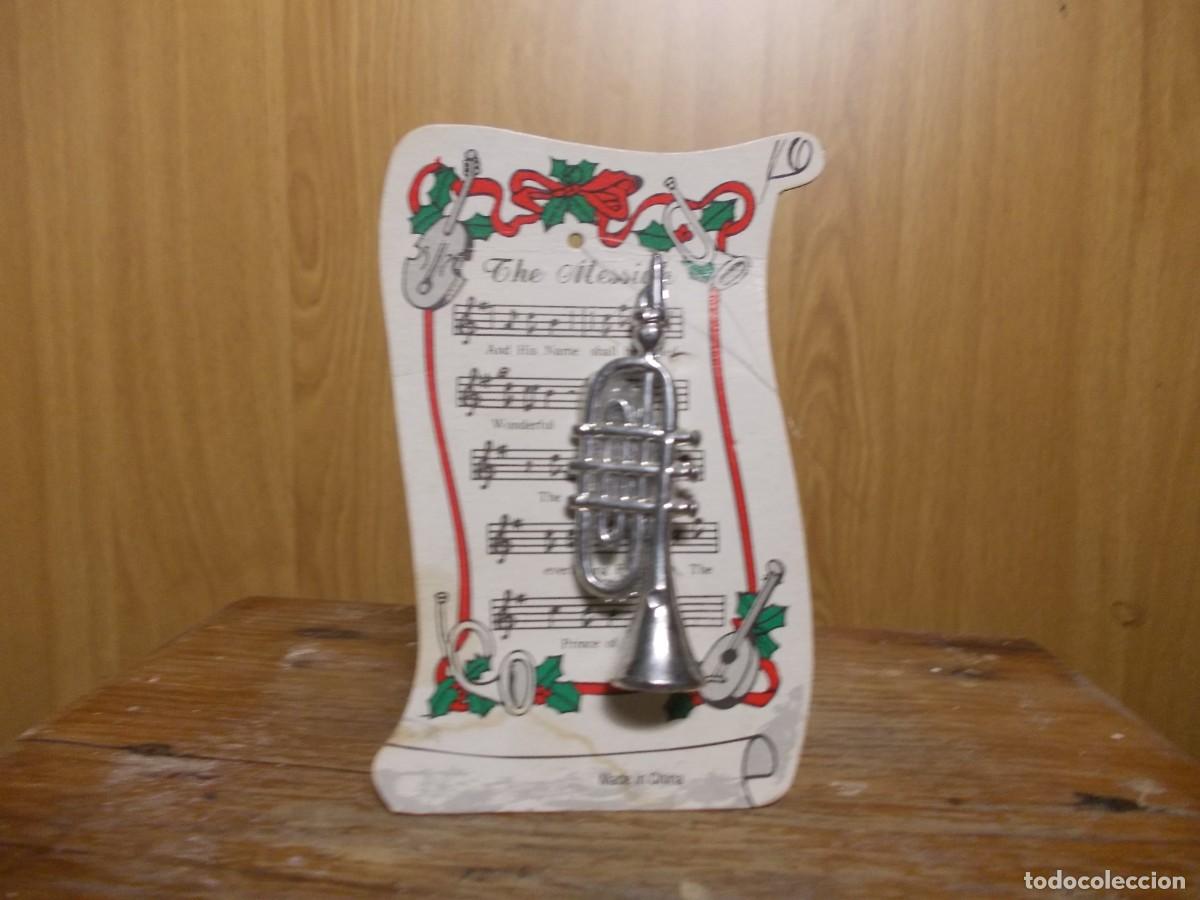 Figures of Bethlehem: Trompeta Navidad adorno colgar plateado instrumento musical musica partitura tarjeta arbol retro