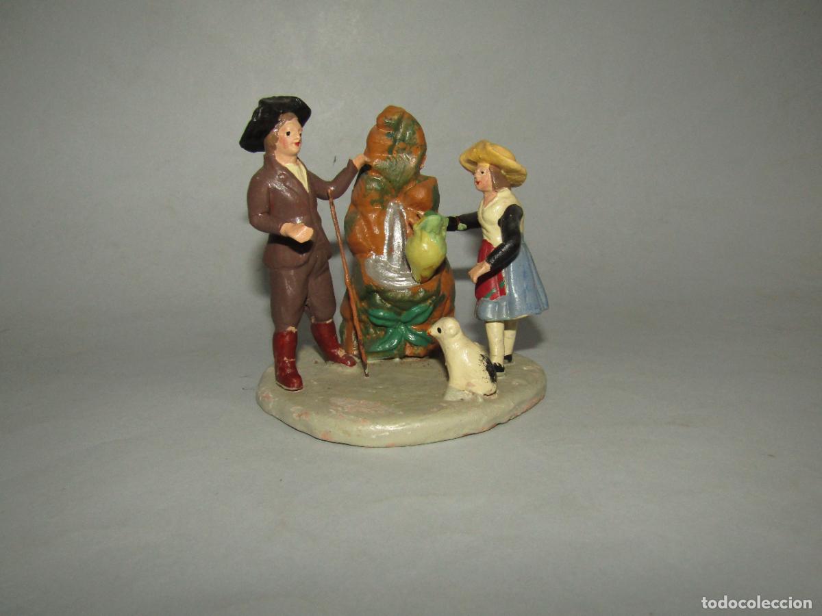 Figuras de Bel&eacute;n: Antiguo Diorama con Figuras para Bel&eacute;n en Terracota Policromada