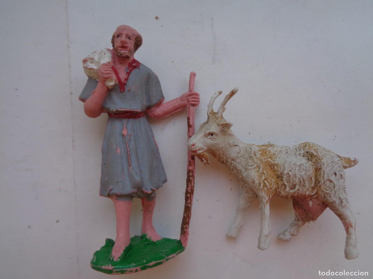 Figuras de Bel&eacute;n: LOTE DE 2 ANTIGUAS FIGURAS DE PLASTICO DEL BELEN : PASTOR CON CABRA
