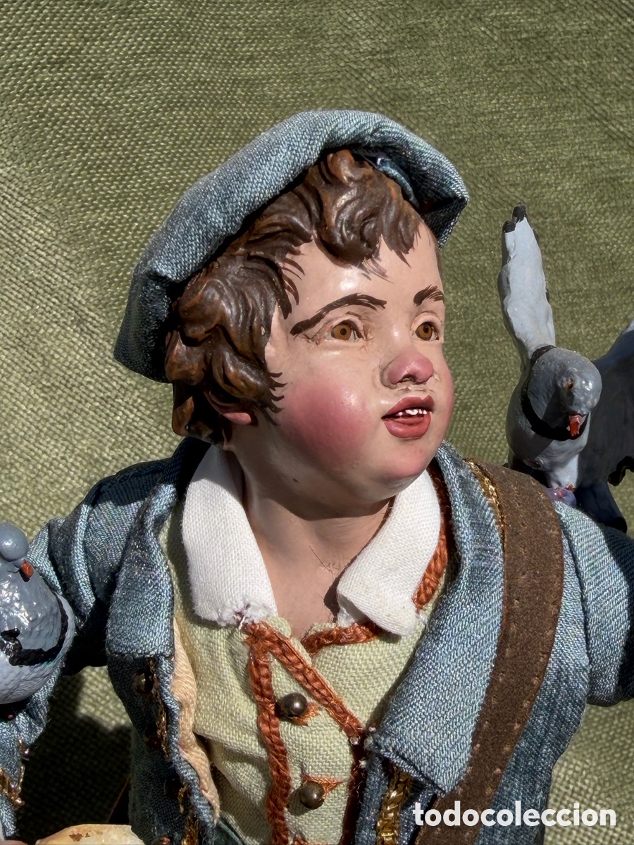 Figuras de Bel&eacute;n: Ni&ntilde;o con palomas. Bel&eacute;n Napolitano.