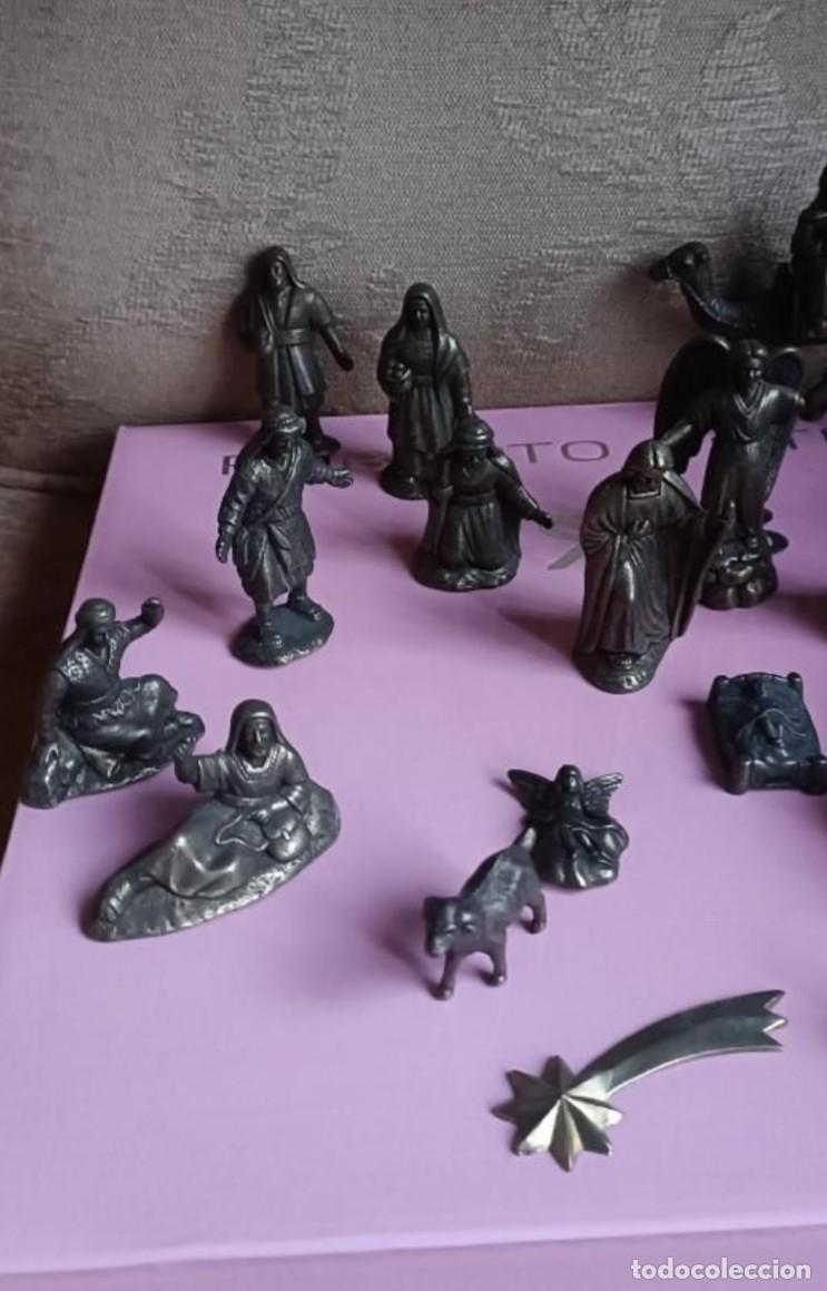 Figuras de Bel&eacute;n: Bel&eacute;n con 26 figuras de bronce