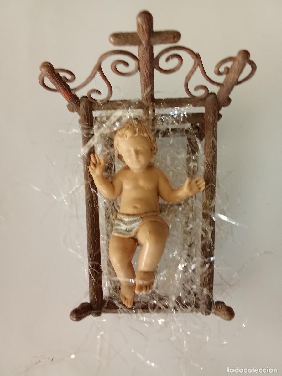 Statuine di Presepe: Ni&ntilde;o Jes&uacute;s en cuna pl&aacute;stico a&ntilde;os 70
