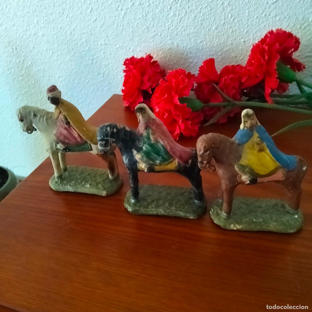 Figuras de Bel&eacute;n: Tres reyes magos de terracota