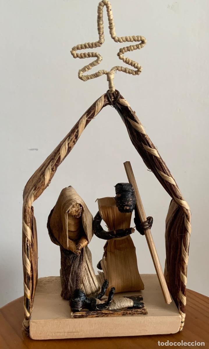 Figuras de Bel&eacute;n: BELEN DE BURUNDI HECHO A MANO CON HOJAS DE PLATANERO