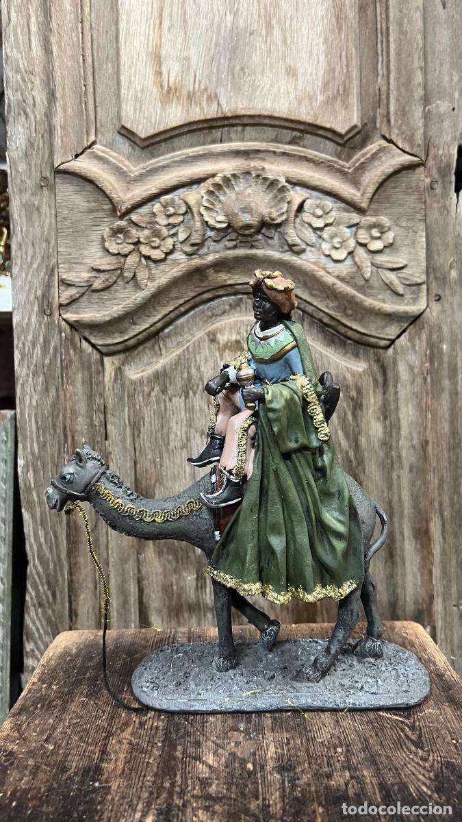 Figuras de Bel&eacute;n: Rey mago en dromedario camello resina tela Murcia figura Belen 22x19cms