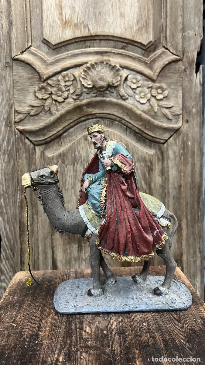 Figuras de Bel&eacute;n: Rey mago en dromedario camello resina tela Murcia figura Belen 22x19cms