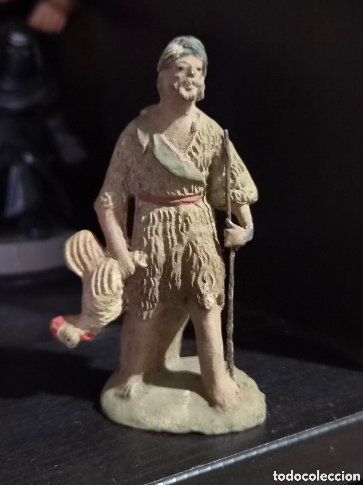 Figuras de Bel&eacute;n: ANTIGUA FIGURA DEL BEL&Eacute;N PASTOR CON GALLINA TERRACOTA O BARRO COSIDO 8,5 CM