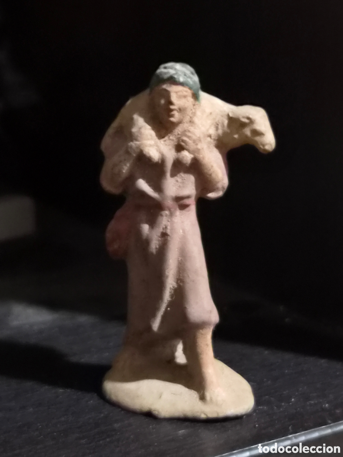 Figuras de Bel&eacute;n: ANTIGUA FIGURA DEL BEL&Eacute;N PASTOR CON CORDERO TERRACOTA O BARRO COSIDO 6,5 CM