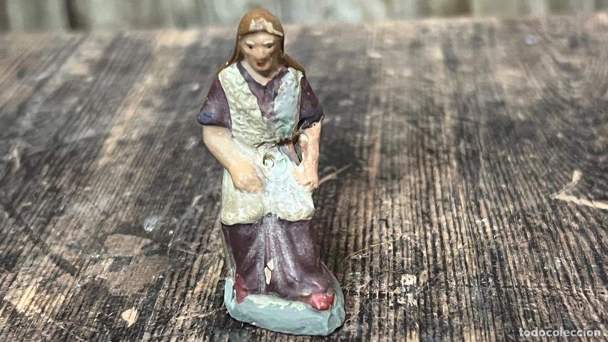 Figuras de Bel&eacute;n: Figura barro Bel&eacute;n peque&ntilde;a escala mujer sentada Murcia 4,5cms