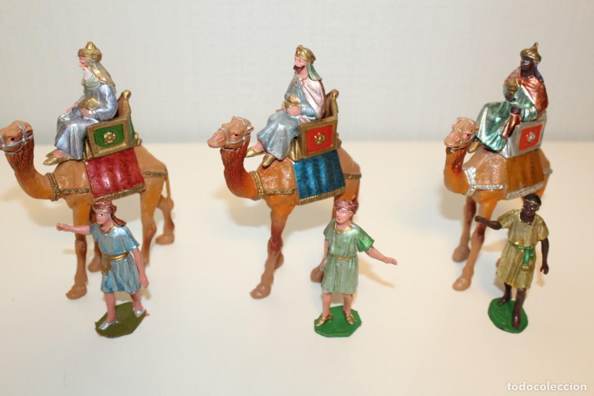 Figuras de Bel&eacute;n: LOTE DE FIGURAS DE BELEN CAMELLOS CON SUS REYES Y PAJES