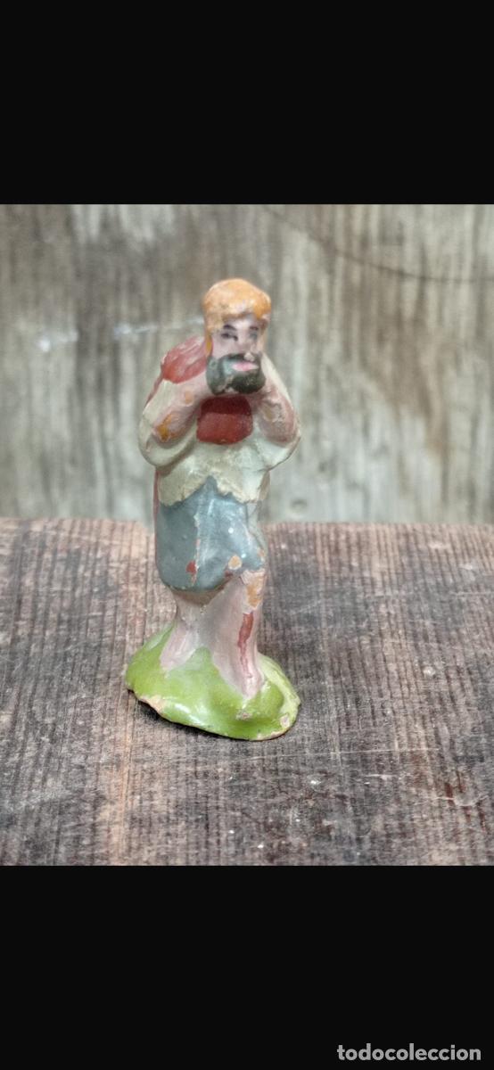 Figuras de Bel&eacute;n: Figura barro Bel&eacute;n hombre arrodillado cacharrer&iacute;a Murcia 5cms