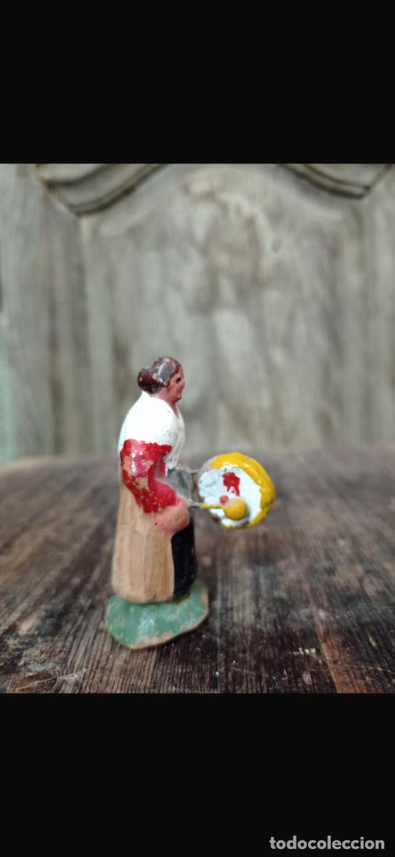 Figuras de Bel&eacute;n: Figura barro Bel&eacute;n mujer tambor redondo grande cacharrer&iacute;a Murcia 6cms