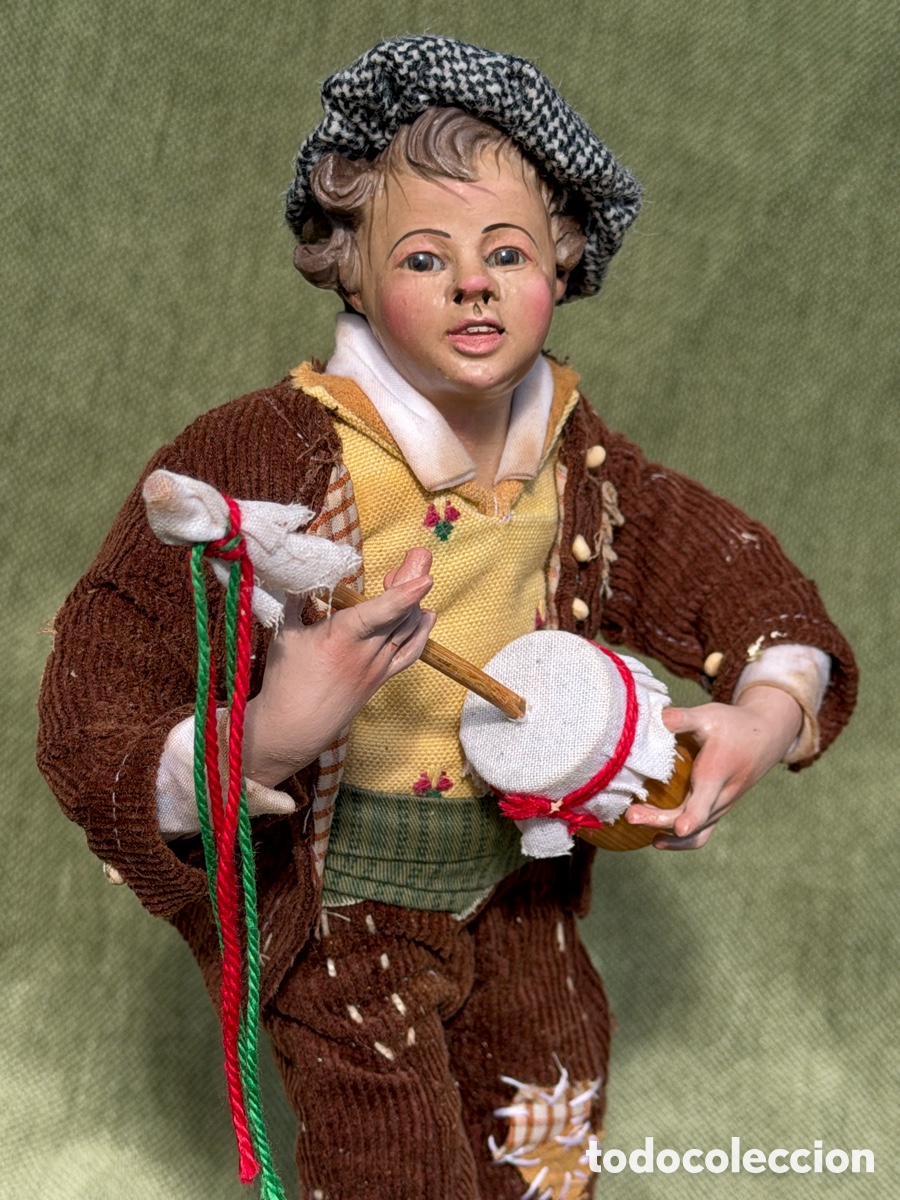 Figuras de Bel&eacute;n: Ni&ntilde;o con zambomba. Bel&eacute;n Napolitano.