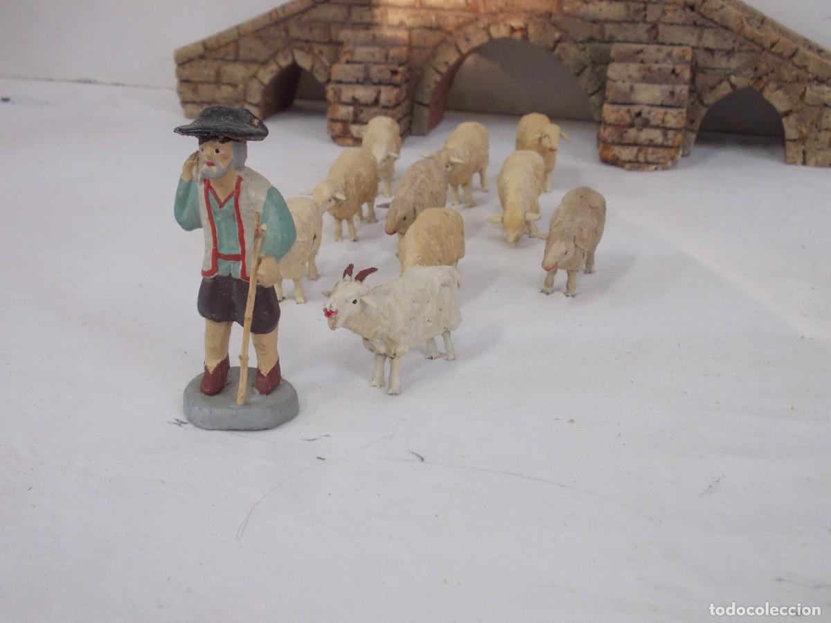 Figuras de Bel&eacute;n: ANTIGUO Y GRACIOSO GRUPO DE FIGURAS DE BELEN PASTOR EN CAMINO CON SU REBA&Ntilde;O