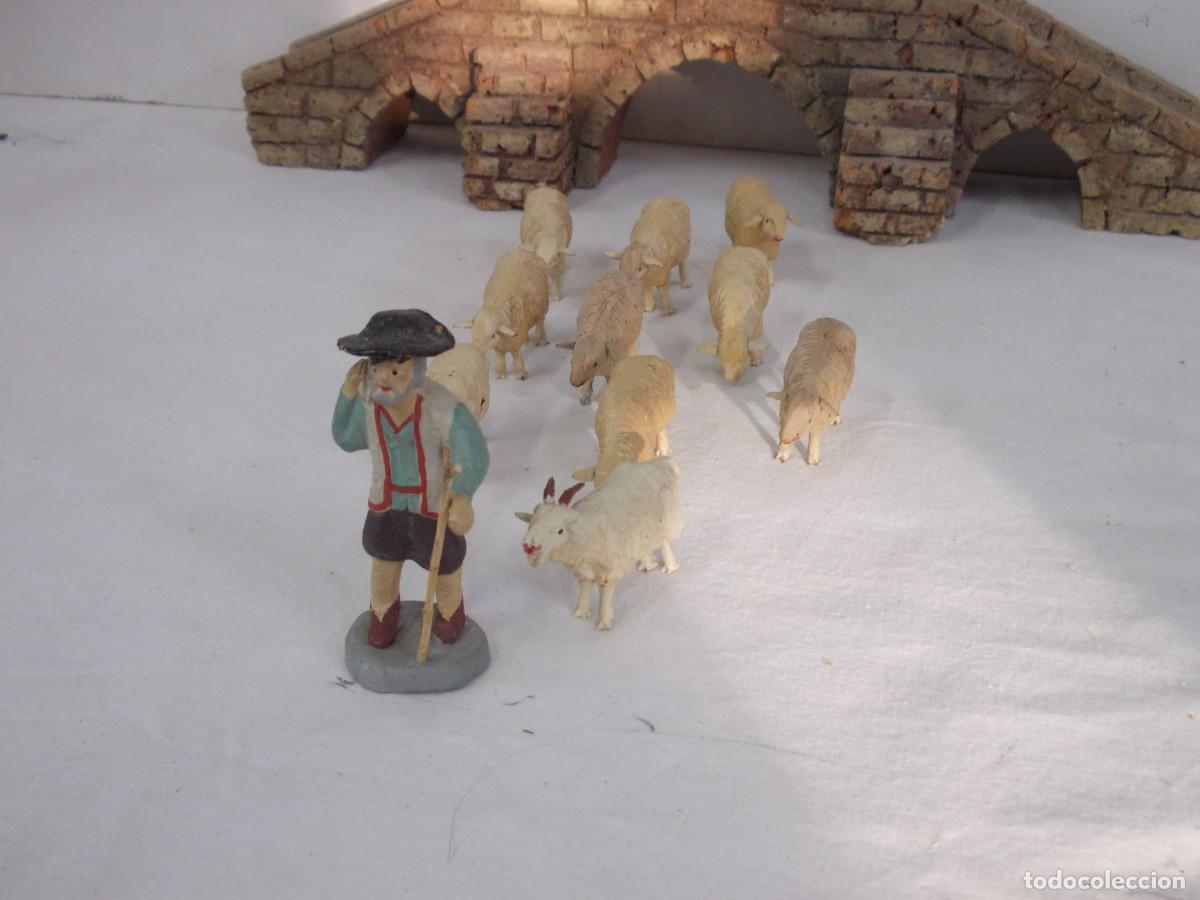 Figuras de Bel&eacute;n: ANTIGUO Y GRACIOSO GRUPO DE FIGURAS DE BELEN PASTOR EN CAMINO CON SU REBA&Ntilde;O