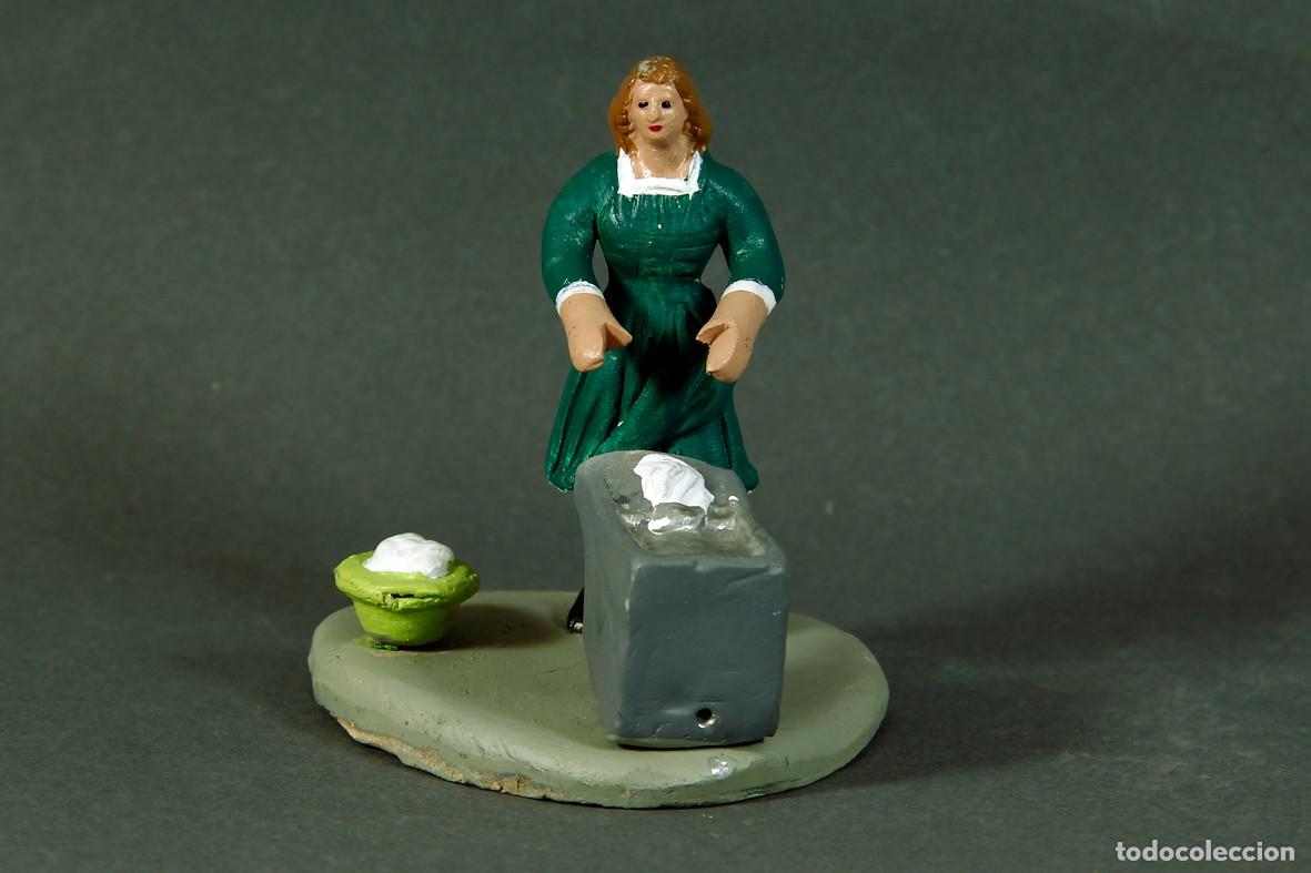 Figuras de Bel&eacute;n: DIORAMA DE LAVANDERA PARA BEL&Eacute;N. ARTESAN&Iacute;A MURCIANA ABELL&Aacute;N. 9,5 CM. DE ALTURA. EXCELENTE.