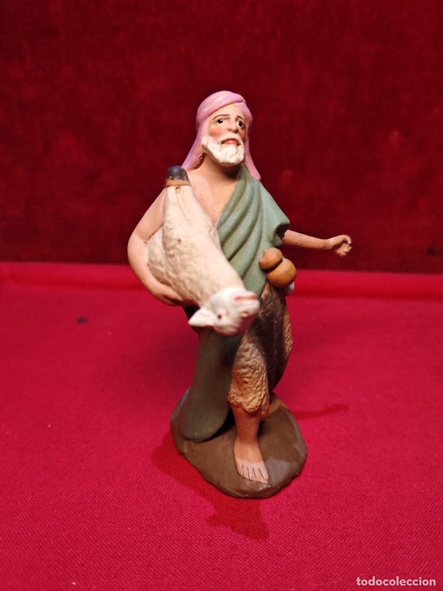Figuras de Bel&eacute;n: figura bel&eacute;n antigua barro lienzado 11 cm pastor con cordero mano met&aacute;lica muy buen estado !!