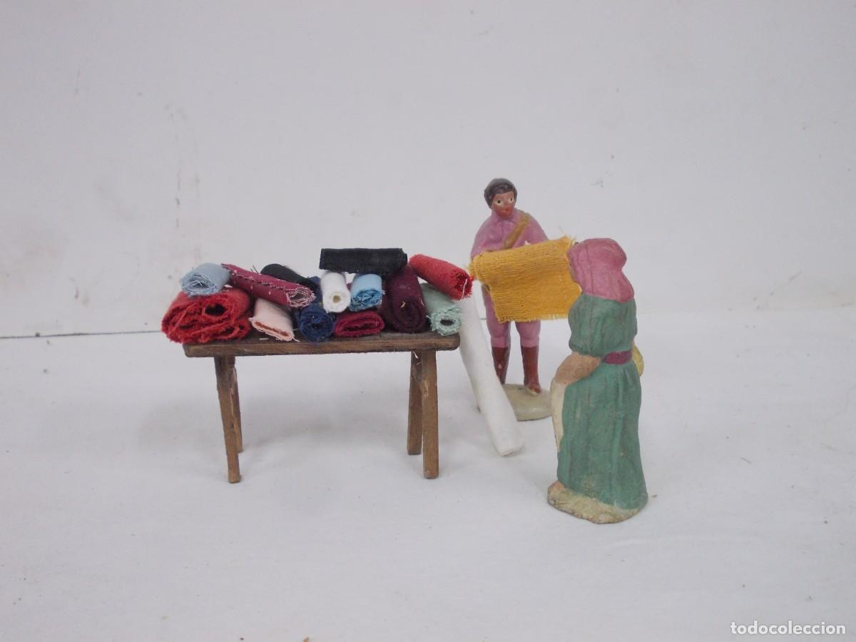 Figuras de Bel&eacute;n: GRACIOSO GRUPO DE FIGURAS DE BELEN PUESTO CON VENDEDOR DE TELAS Y CLIENTA