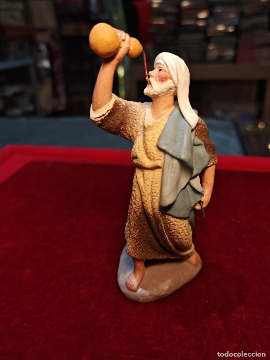 Figuras de Bel&eacute;n: figura bel&eacute;n antigua barro lienzado pastor bebiendo de calabaza vino max 14 cm x 5 cm preciosa !