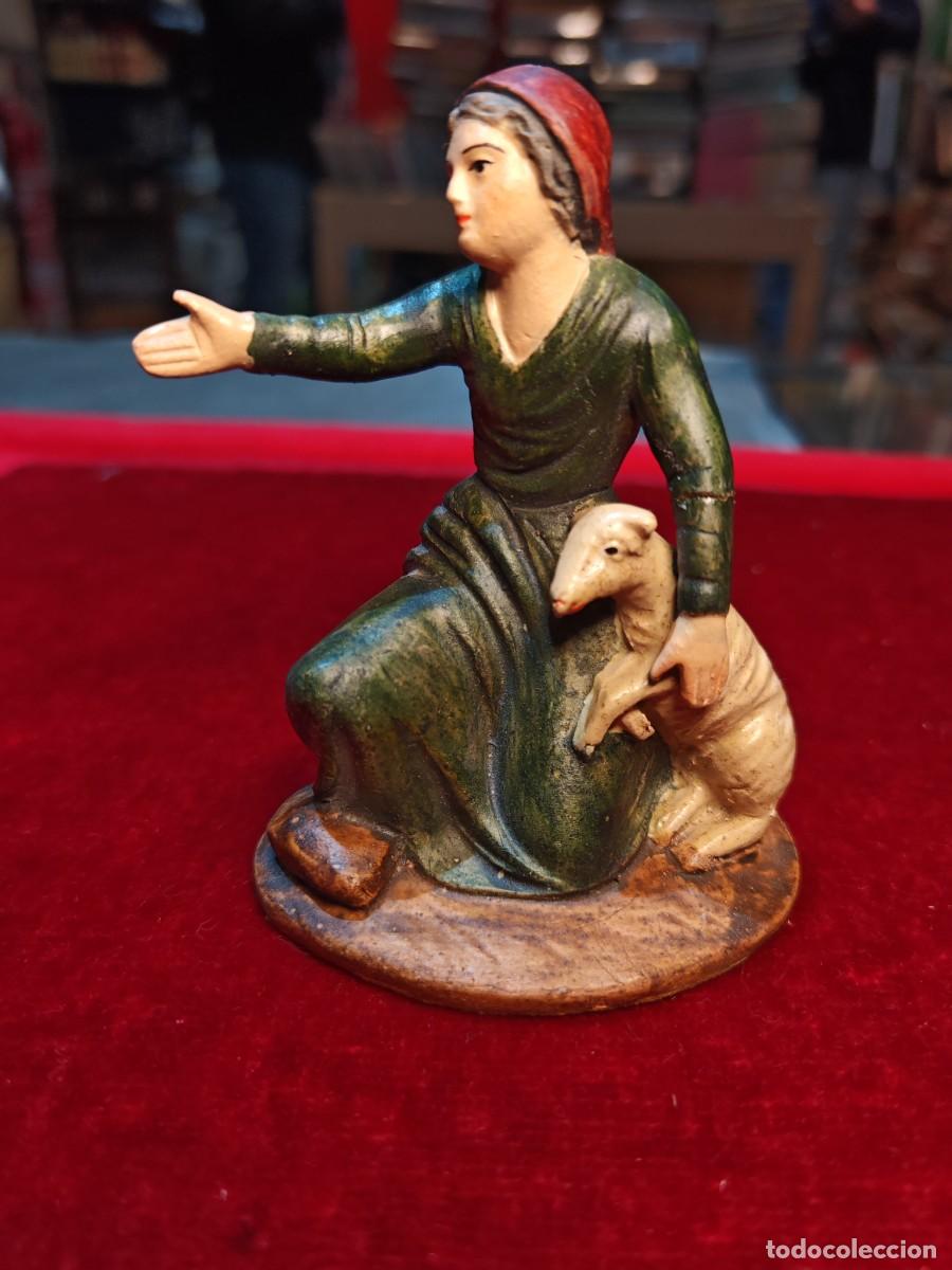Figuras de Bel&eacute;n: figura bel&eacute;n antigua barro lienzado pastora con cordero brazo pegado serrano murcia 11cm x 7 cm !