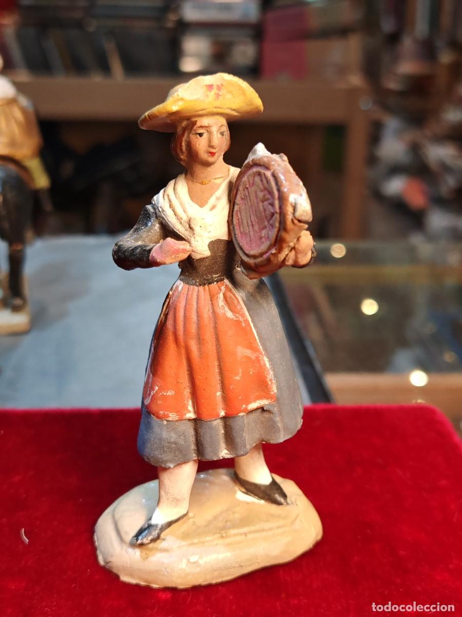 Figuras de Bel&eacute;n: figura bel&eacute;n antigua barro lienzado pastora tocando pandereta muy popular 12 cm. x 6 cm