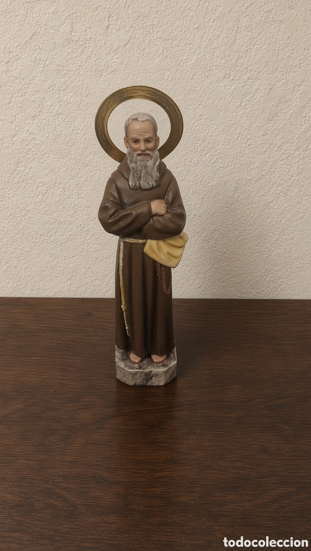 Figuras de Bel&eacute;n: Figura San Leopoldo Mandic con Aureola - altura 23 cm