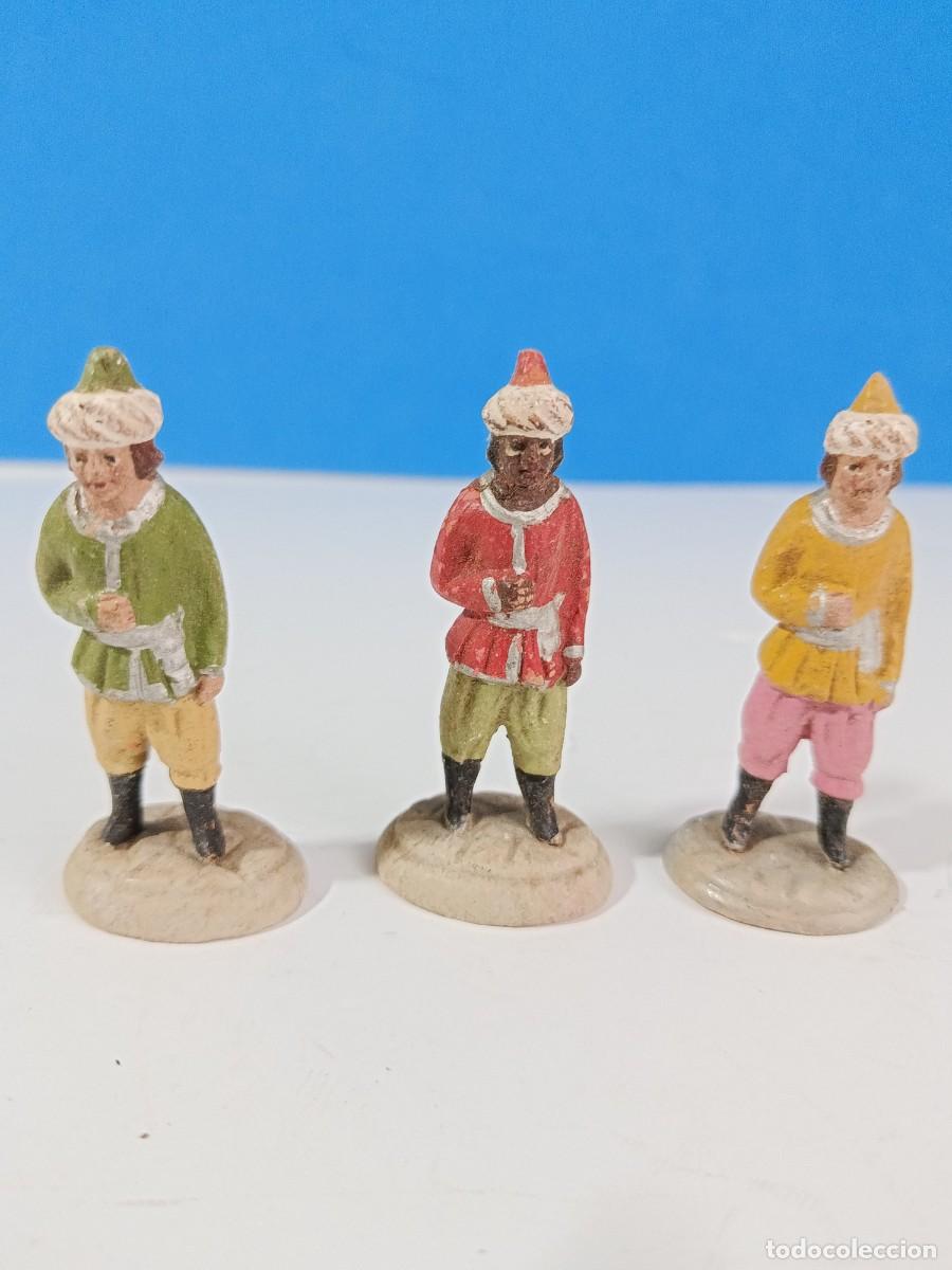 Figuras de Bel&eacute;n: TRES PAJES ANTIGUOS DE BARRO PARA PORTAL DEL BELEN. FIGURAS
