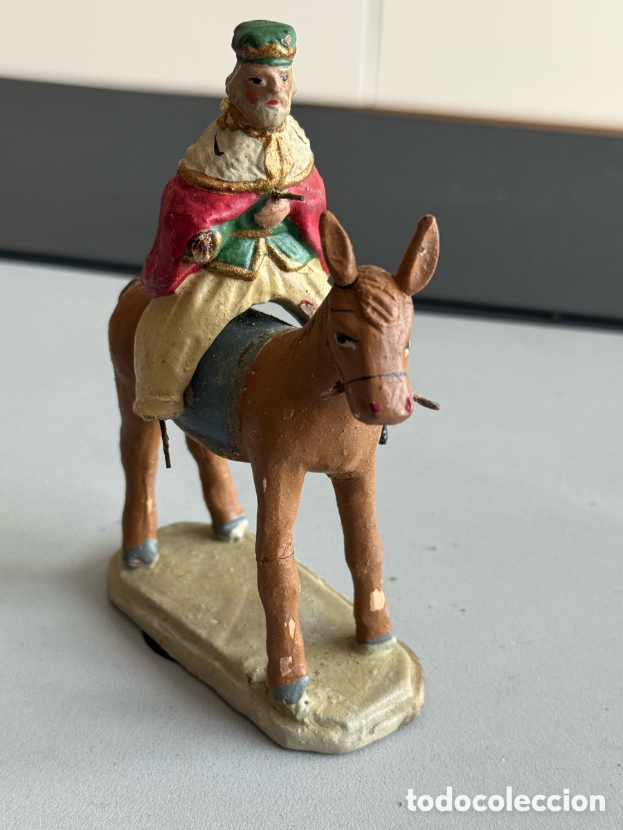 Figuras de Bel&eacute;n: REY MAGO a CABALLO. Terracota. 12 cm